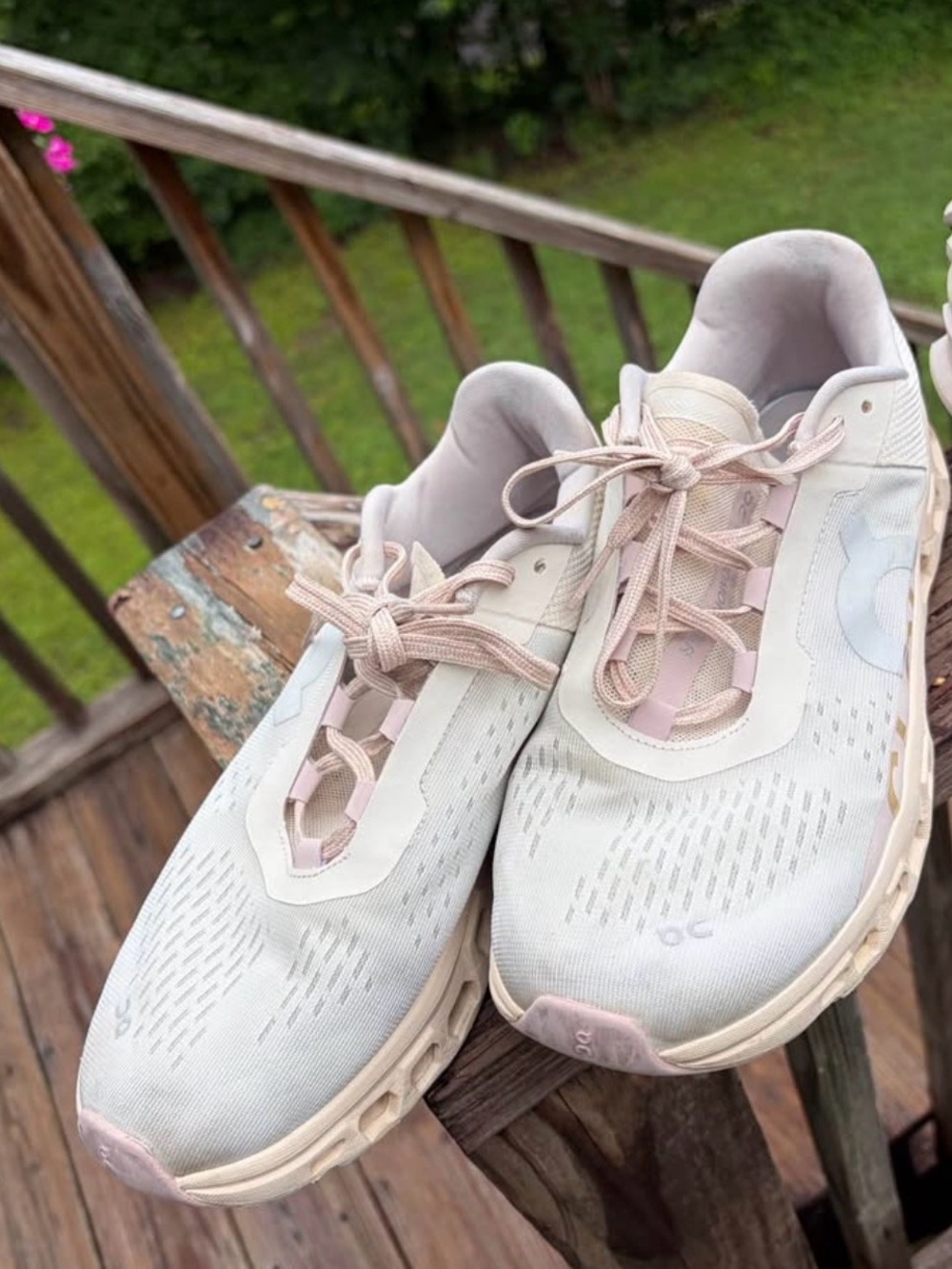 Monster clouds light pink athletic shoes - Picture 2 of 4